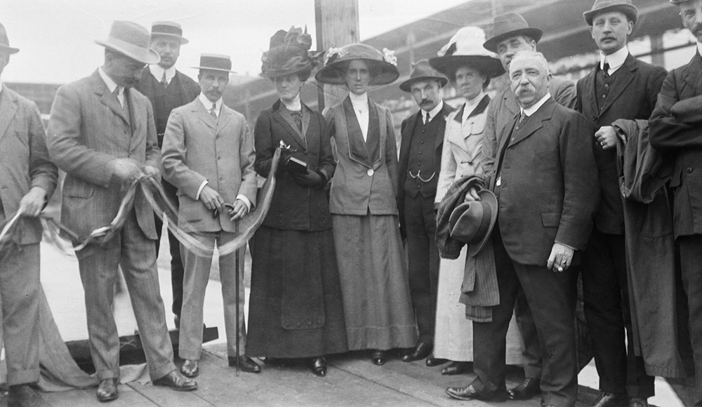Launch of the ship 'Circe', Hong Kong, 1911-12.  Sw17-001.