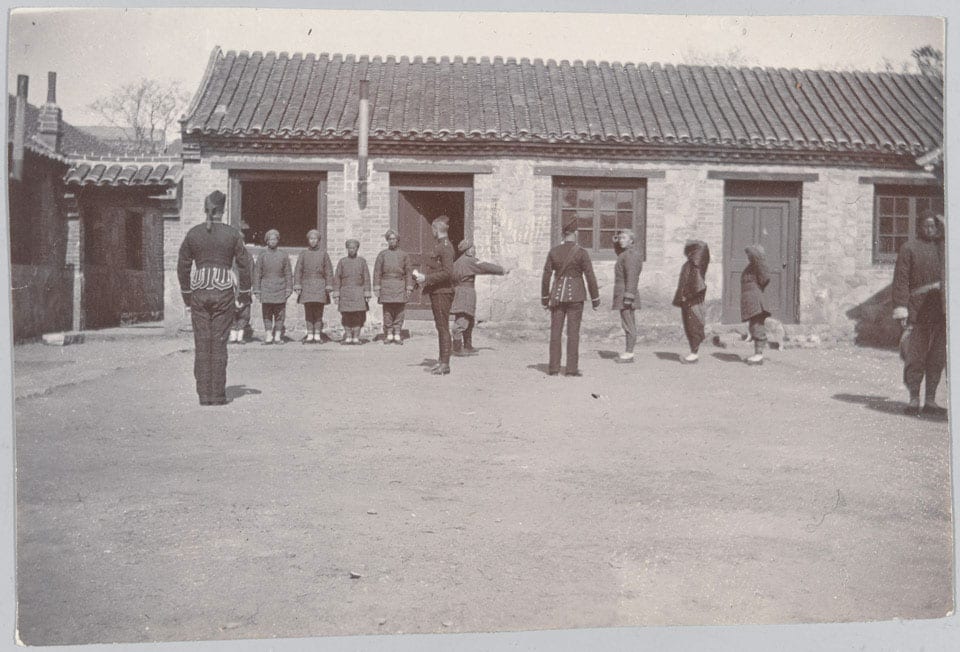 New recruits to the 1st Chinese Regiment learn drill, 1900. Courtesy of the National Army Museum, NAM. 1983-05-42-4. From an album of 52 photographs taken and compiled by Captain C.D. Bruce (West Riding Regiment), acting Major (1st Battalion Chinese Regiment). © National Army Museum.