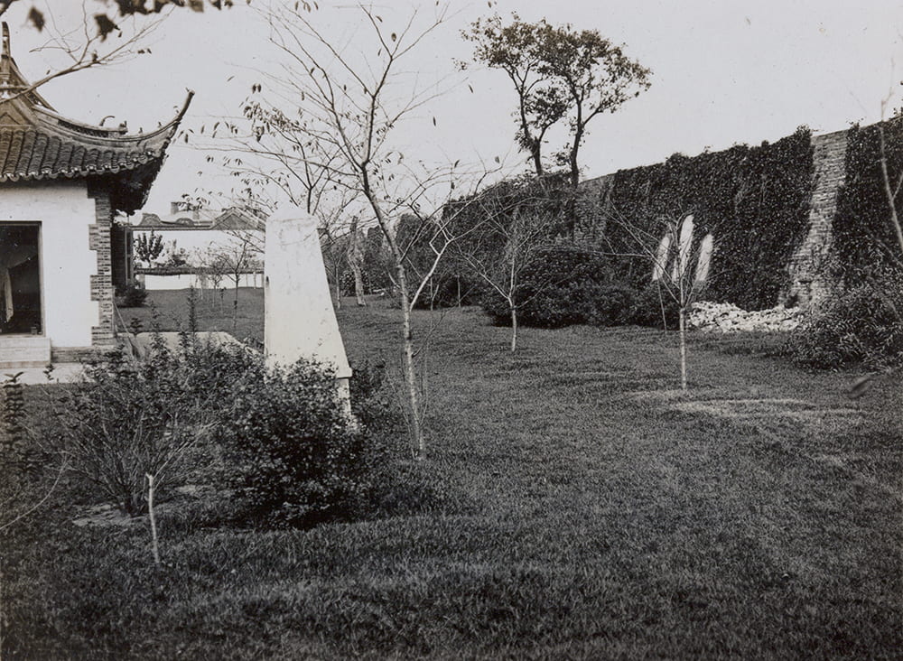 Soldiers Cemetery and city wall, Shanghai, c.1905-1915. HPC ref: OH01-022.